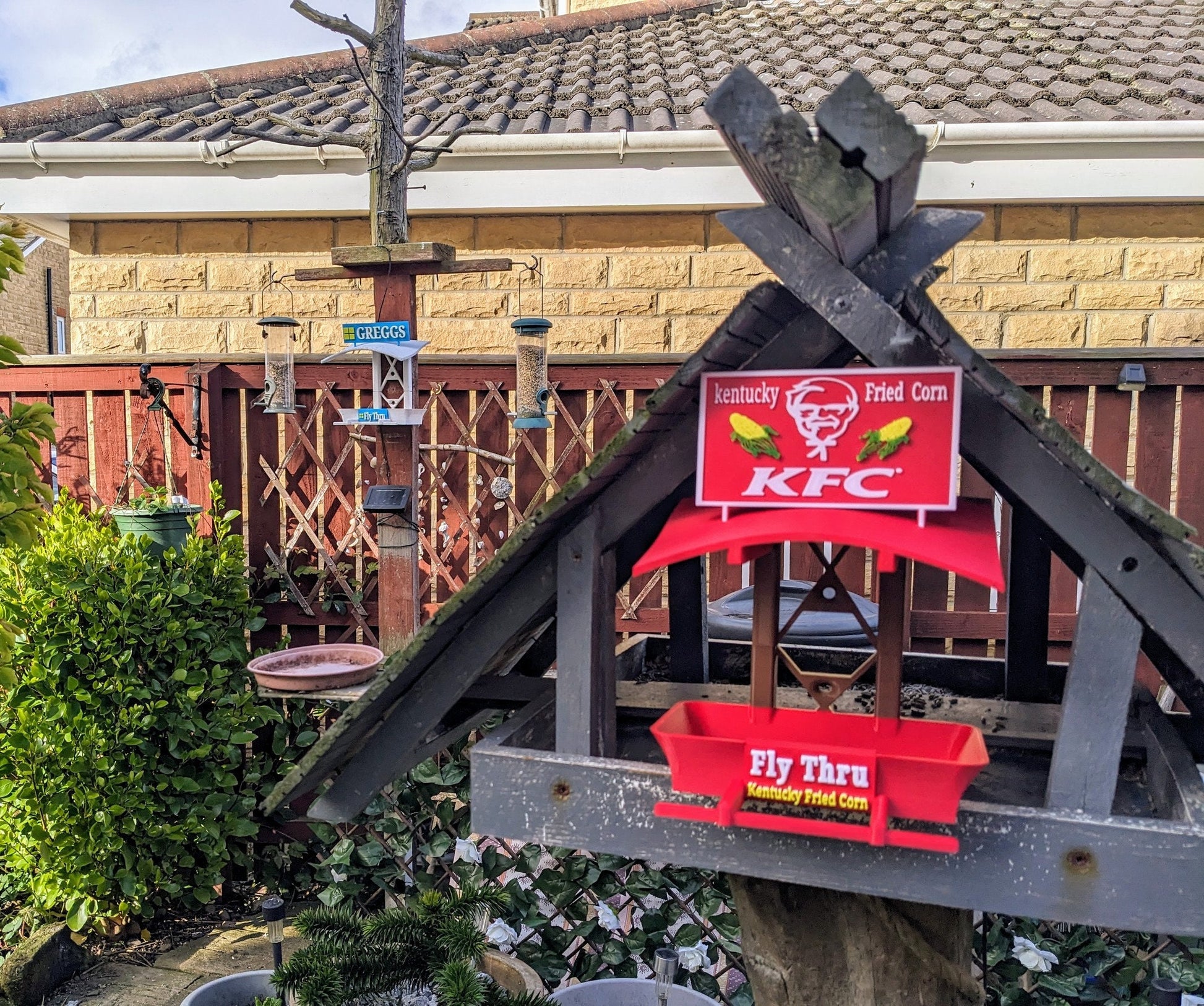 K F C Fly Thru 3d printed bird feeding station. Kentucky fried Corn feeder table for all your feathered friends into fast food takeaways.