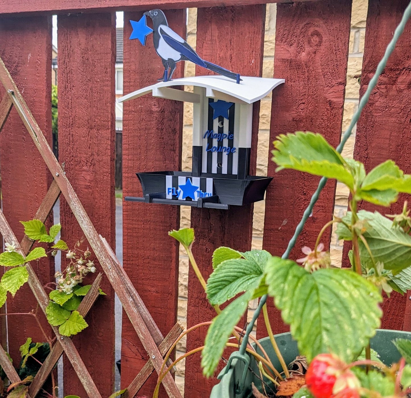 Newcastle United Away shirt 2025 themed Bird Feeder / Garden Accessory, Seed Feeding Station NUFC Toon army fat ball table Magpie Lounge