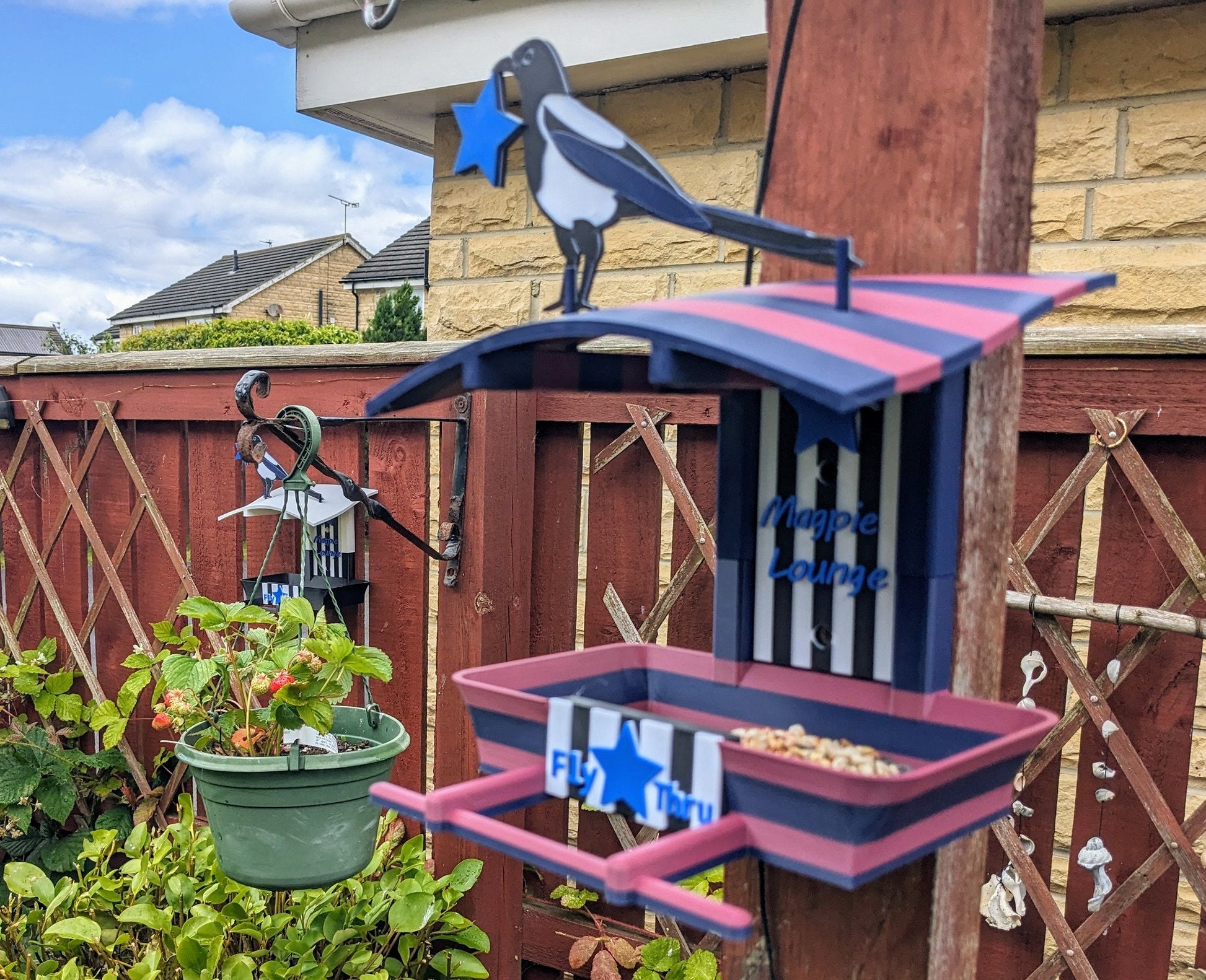 Newcastle United Away shirt 2025 themed Bird Feeder / Garden Accessory, Seed Feeding Station NUFC Toon army fat ball table Magpie Lounge