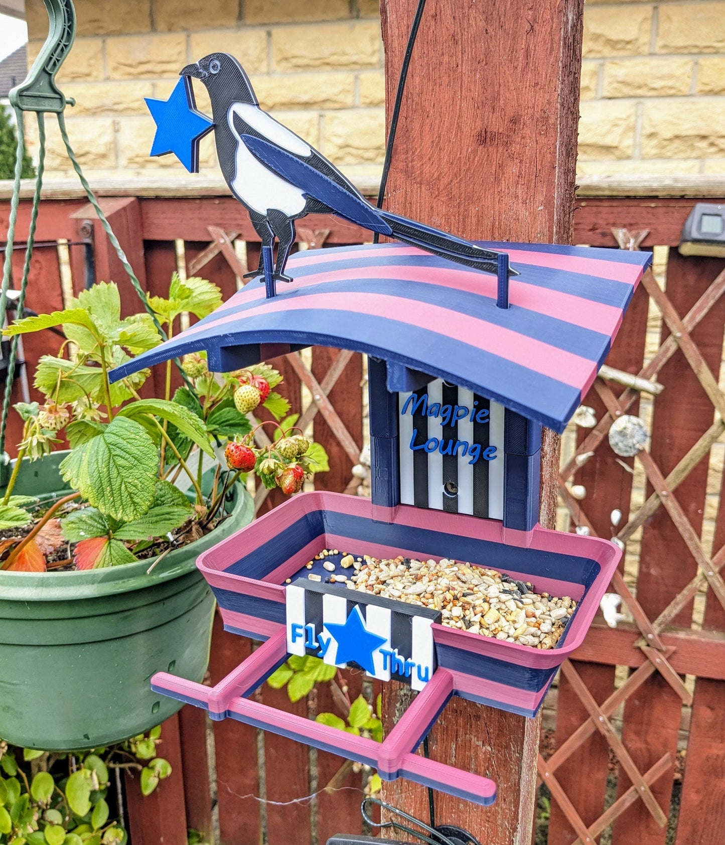 Newcastle United Away shirt 2025 themed Bird Feeder / Garden Accessory, Seed Feeding Station NUFC Toon army fat ball table Magpie Lounge