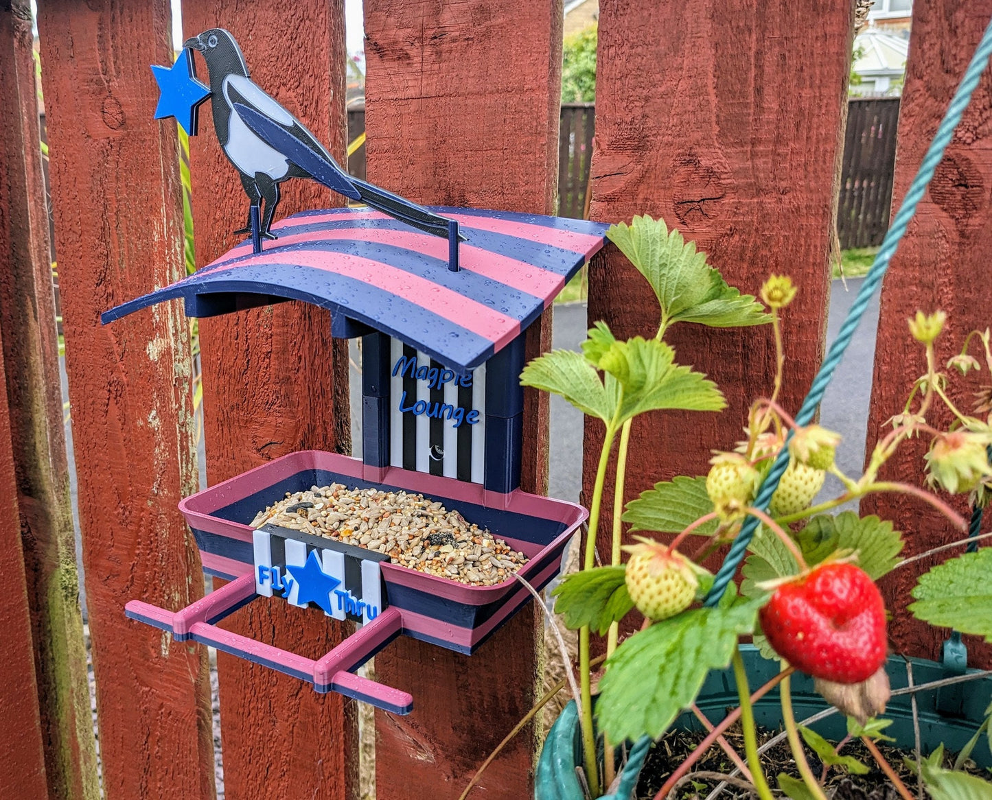 Newcastle United Away shirt 2025 themed Bird Feeder / Garden Accessory, Seed Feeding Station NUFC Toon army fat ball table Magpie Lounge