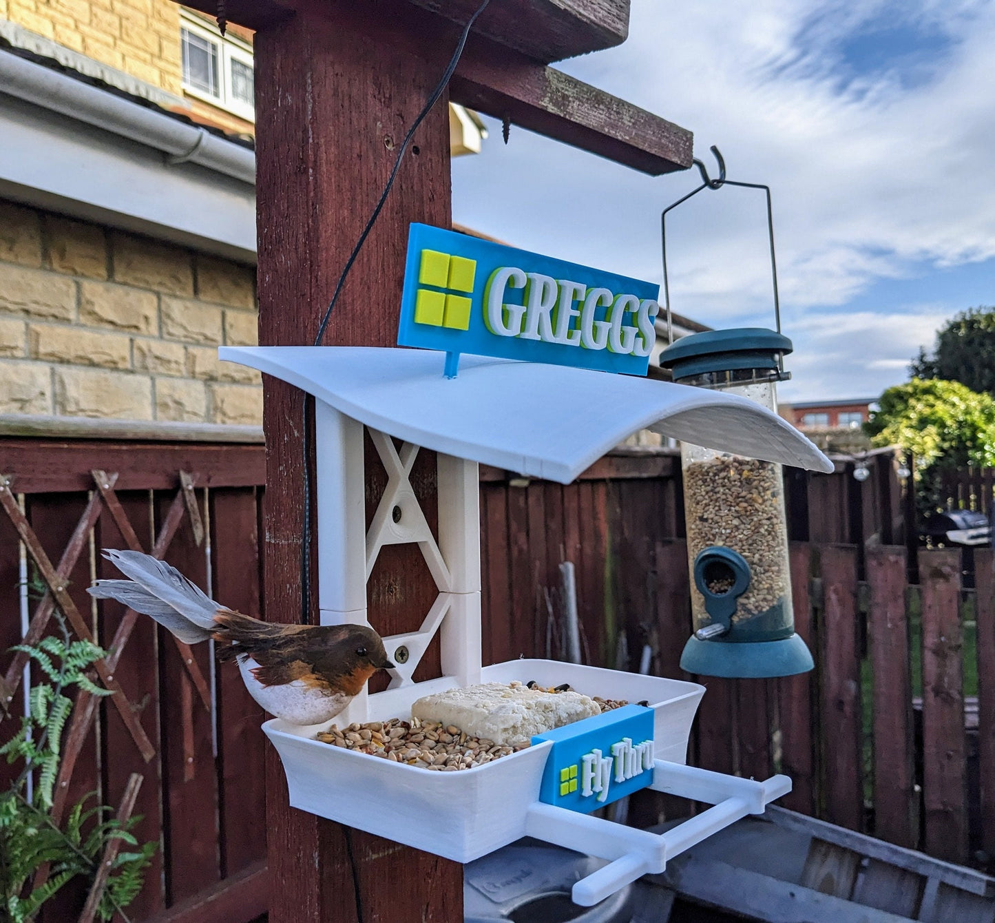 Newcastle United home shirt 2025 themed Bird Feeder / Garden Accessory, Seed Feeding Station NUFC Toon army fat ball table Magpie Lounge