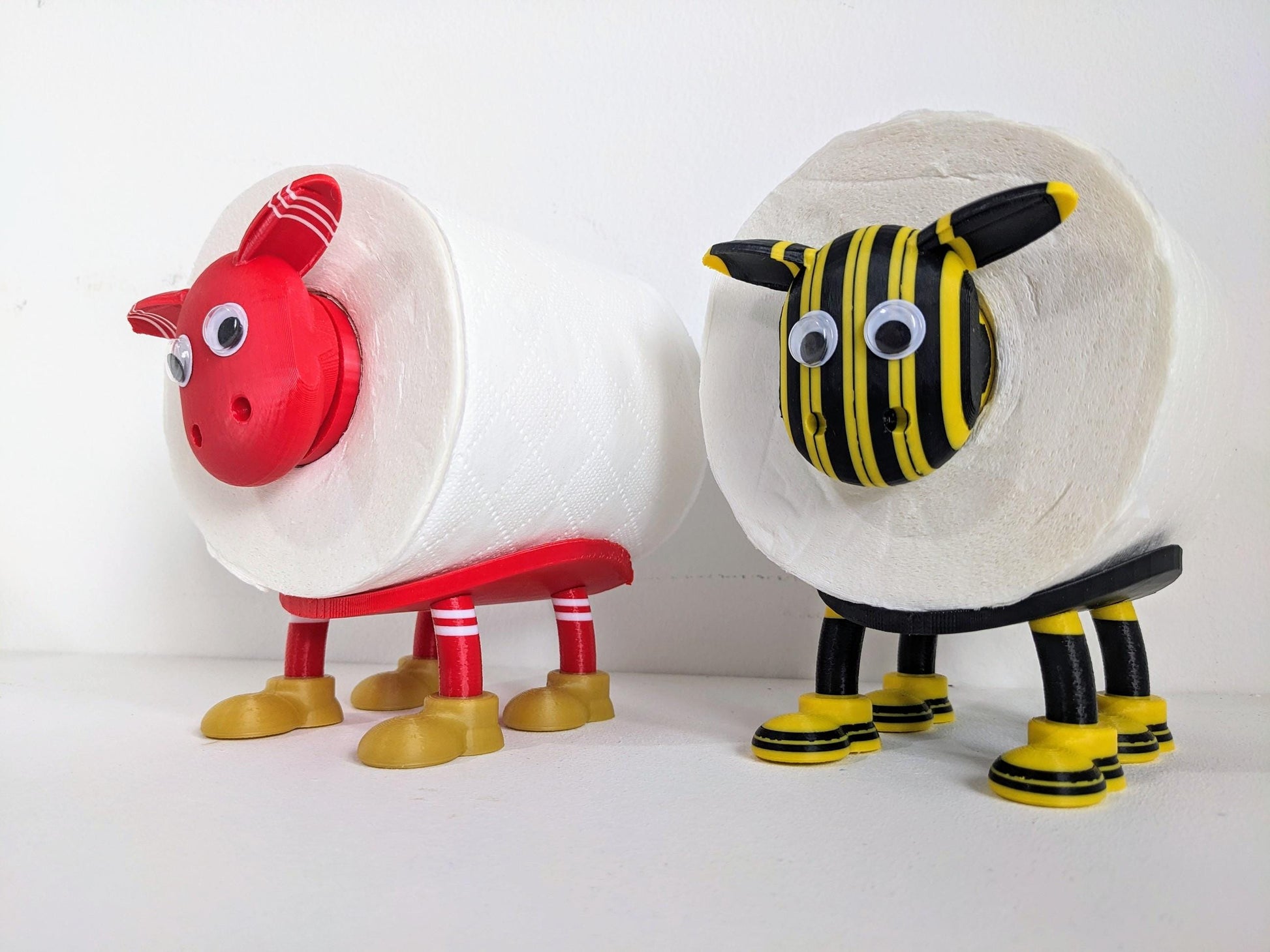 Aberdeen FC Scottish Premier Sheep toilet roll holder. 2025 Home OR away shirts with the Dons customised football boots .