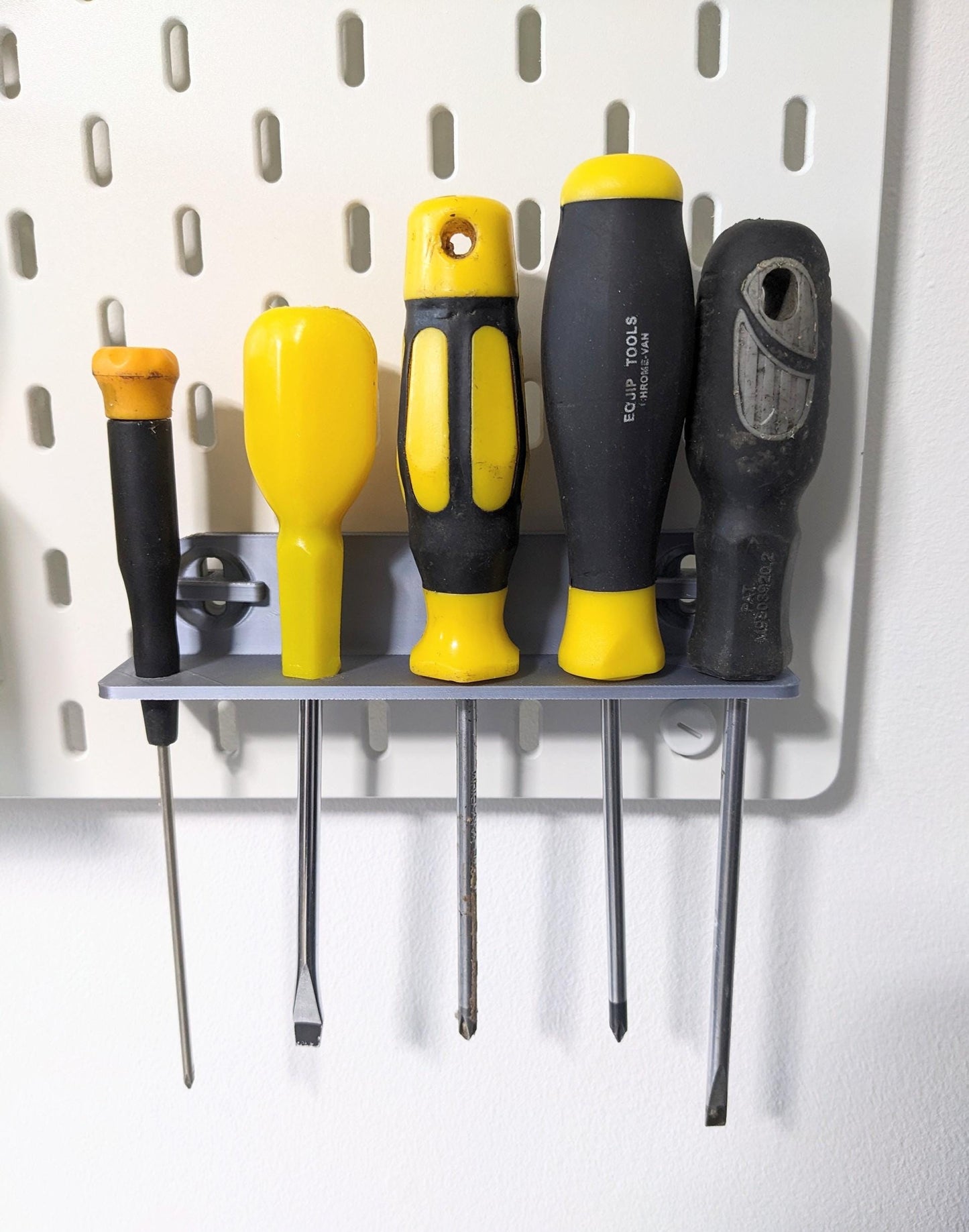 Skadis compatible screwdriver tool holder. Heavy duty mini shelf with 5 holes for Ikea pegboard.