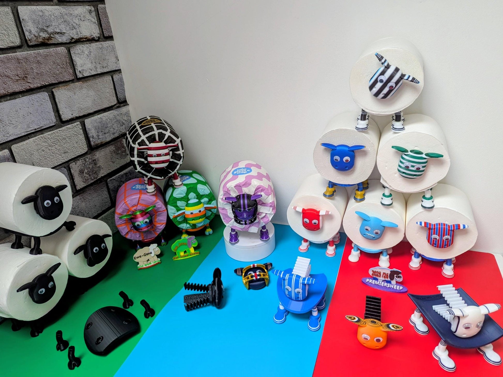 Northampton Saints Rugby Union SuperSheep Toilet Roll Holder | Funny Black Green Gold Sheep Bathroom Decor for Jimmies Fan