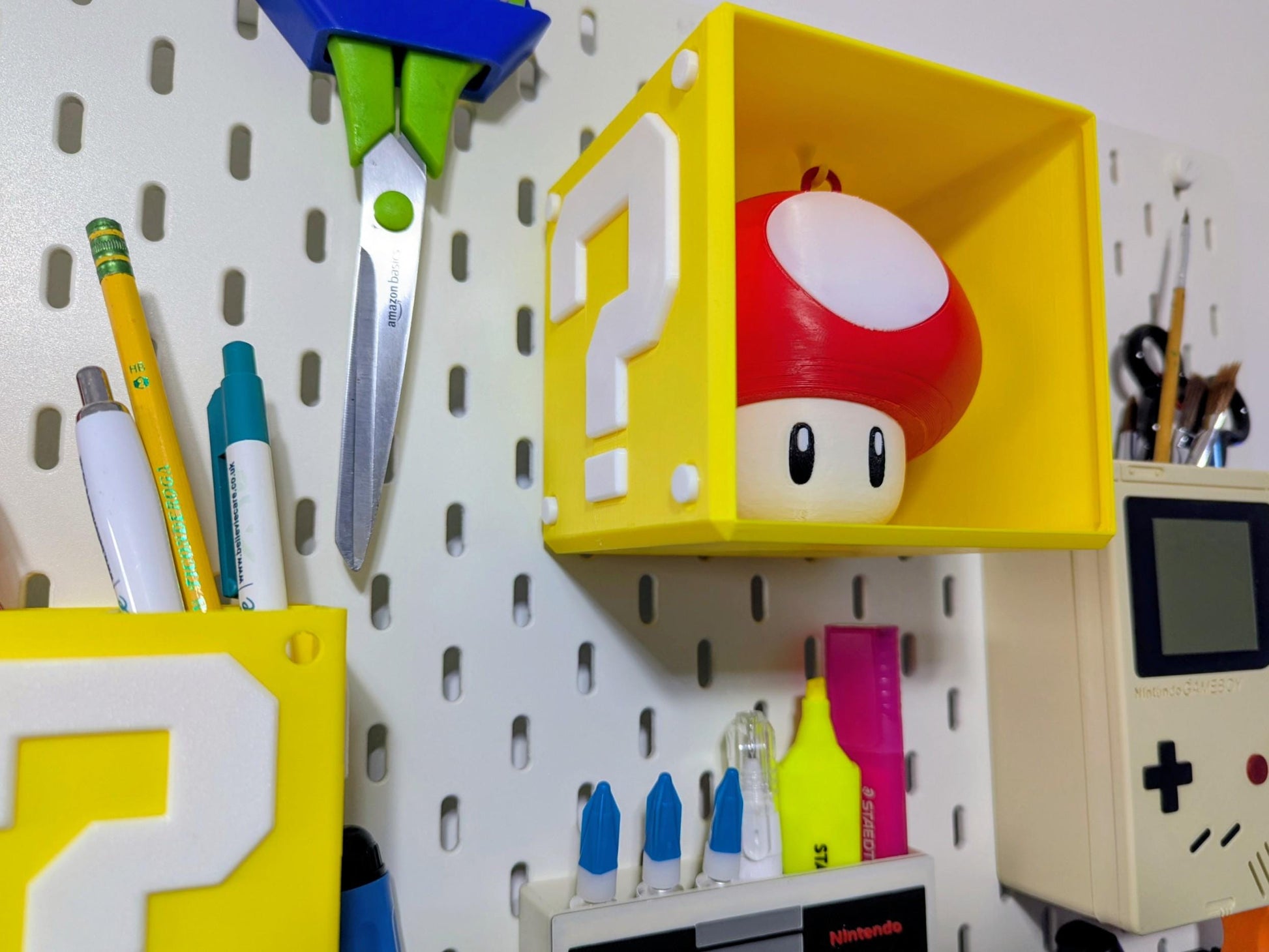 Super Mushroom Question Cube Night Light – Nintendo-Inspired Flickering LED, Skadis Hook, Tree decor or Topper & Ceiling Hanging Gift