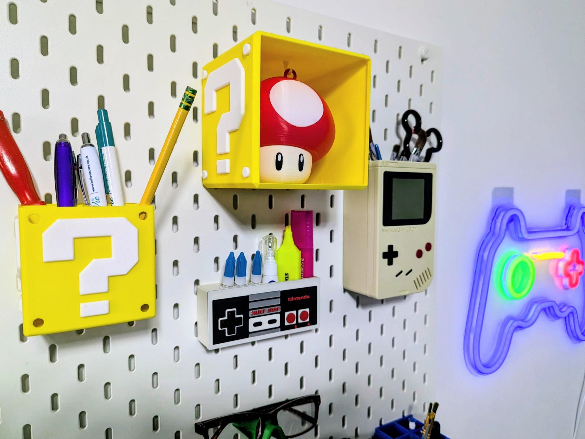 Super Mushroom Question Cube Night Light – Nintendo-Inspired Flickering LED, Skadis Hook, Tree decor or Topper & Ceiling Hanging Gift